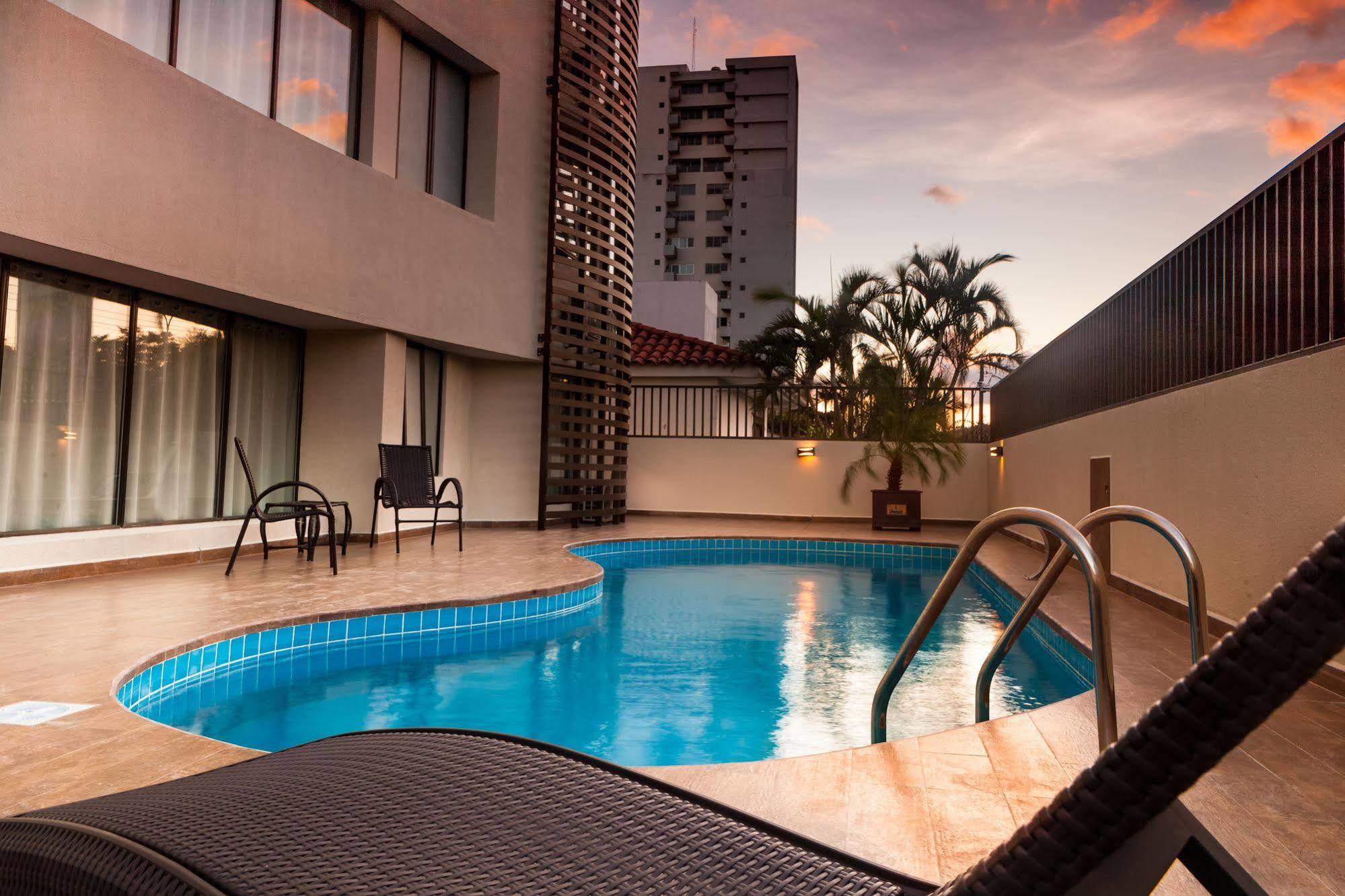 Mai Suites Apart Hotel Санта Крус де ла Сиера Екстериор снимка